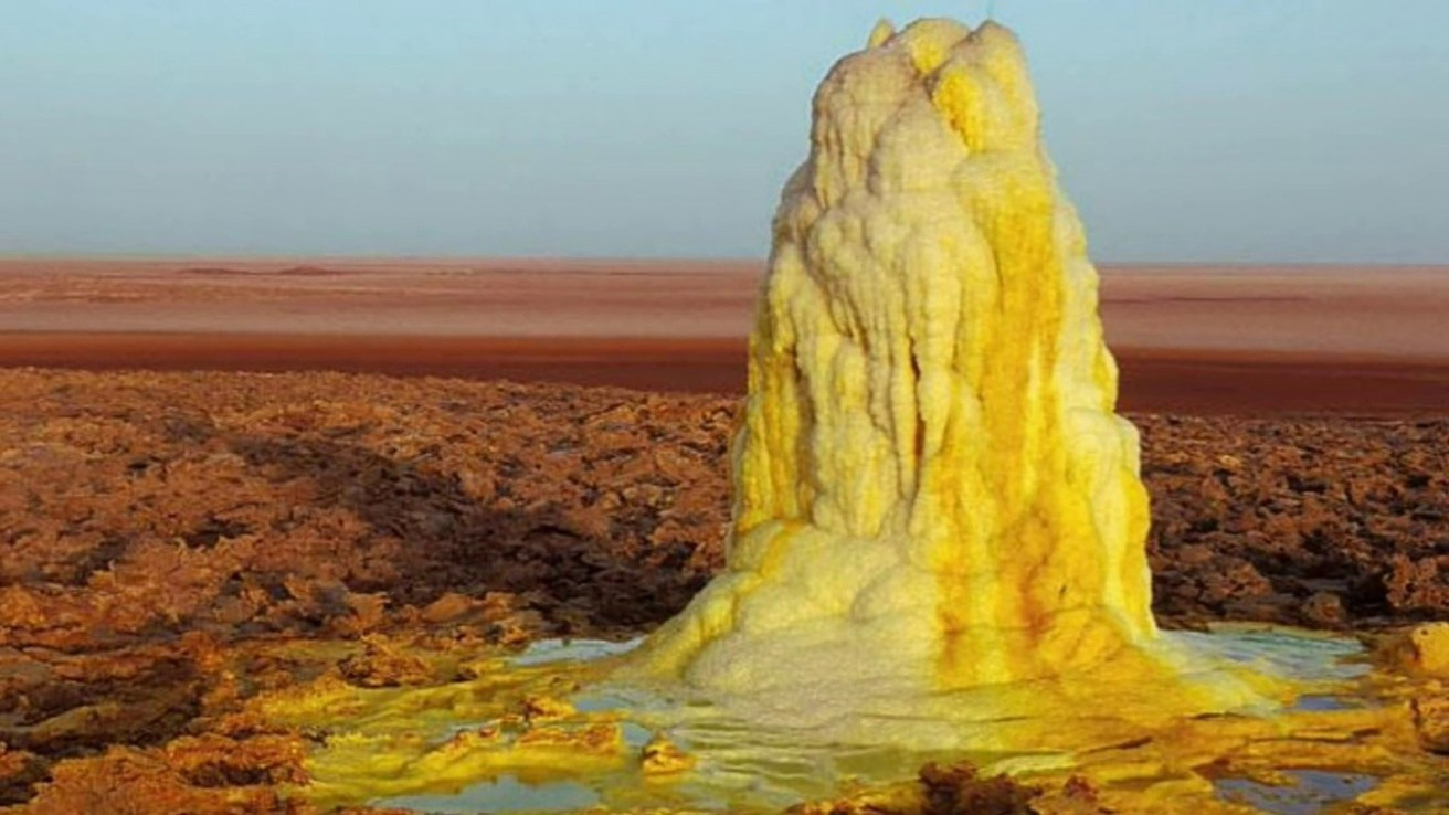 Kỳ lạ khu vực đầy nước, màu sắc đẹp mắt nhưng không sinh vật nào sống nổi ảnh 19