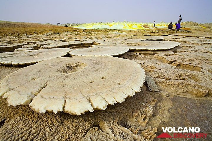 Kỳ lạ khu vực đầy nước, màu sắc đẹp mắt nhưng không sinh vật nào sống nổi ảnh 8