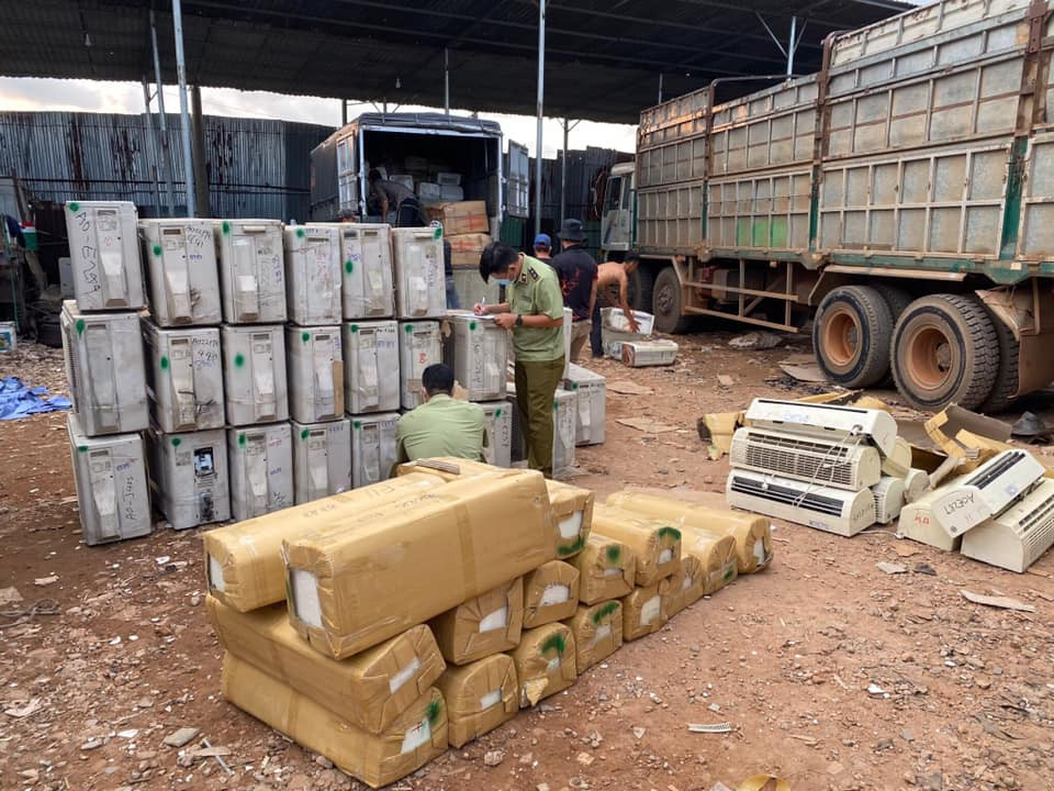 Phát hiện nhóm chuyên trung chuyển hàng điện lạnh nhập lậu từ biên giới Tây Nam ảnh 2