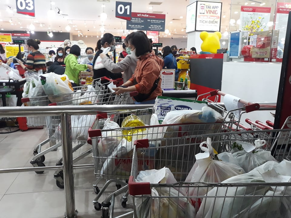 Mở hàng loạt điểm bán lưu động, dã chiến phục vụ người dân ảnh 2