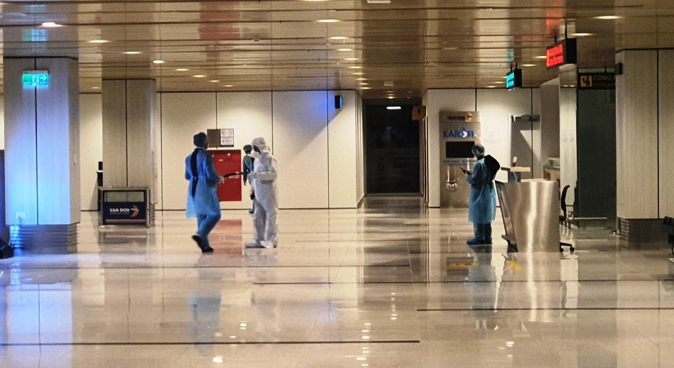 30 người Việt từ Vũ Hán về tới Vân Đồn ảnh 6