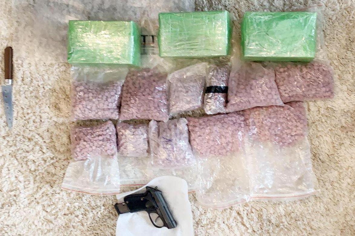 Bắt đối tượng bị truy nã, thu giữ 9 bánh heroin cùng súng ngắn ảnh 2