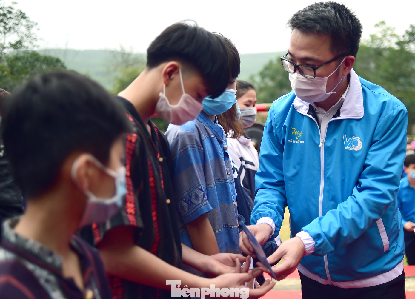 'Xuân Tình nguyện' mang Tết đủ đầy hơn với những hoàn cảnh khó khăn ảnh 2