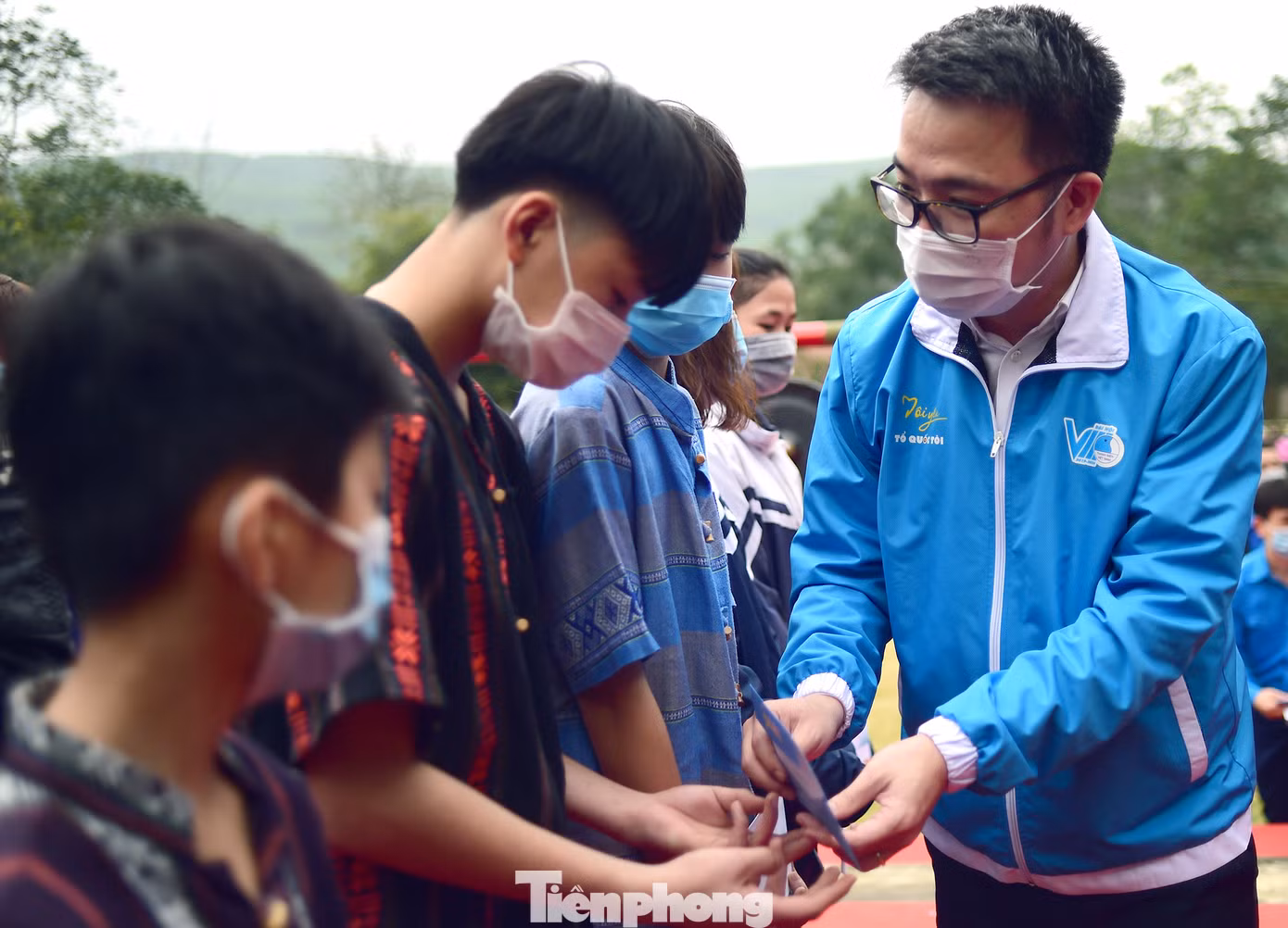 'Xuân Tình nguyện' mang Tết đủ đầy hơn với những hoàn cảnh khó khăn ảnh 2