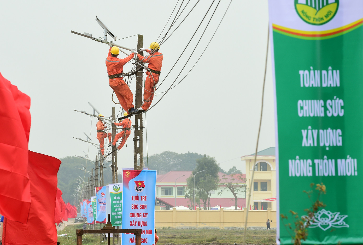 'Ngày thanh niên cùng hành động' thực hiện 1.500 công trình, phần việc ảnh 11