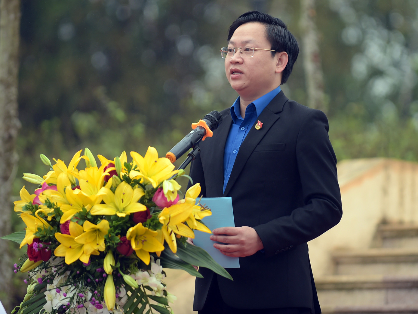 Trồng 10.000 cây xanh, tặng nhiều tủ sách, sân chơi tại Thái Nguyên ảnh 1