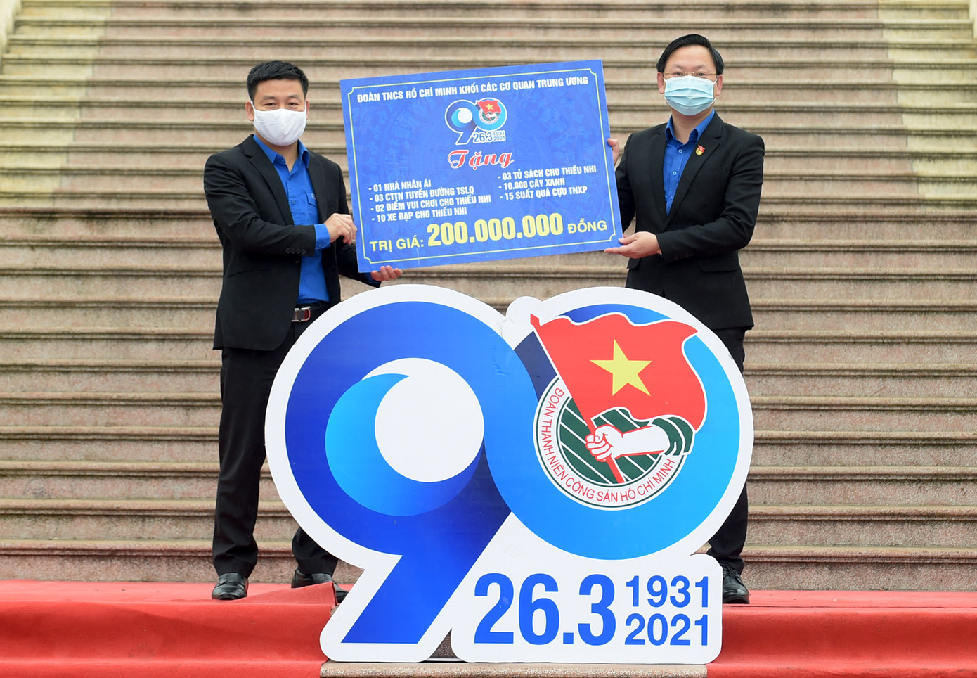 Trồng 10.000 cây xanh, tặng nhiều tủ sách, sân chơi tại Thái Nguyên ảnh 3