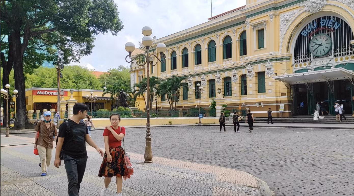 Nhiều điểm du lịch ở Sài Gòn vắng khách sau dịch COVID-19 ảnh 1