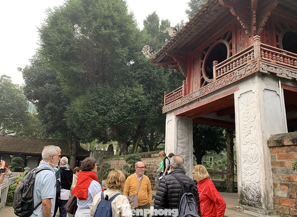 Các điểm tham quan du lịch Hà Nội dần đông khách trở lại ảnh 15