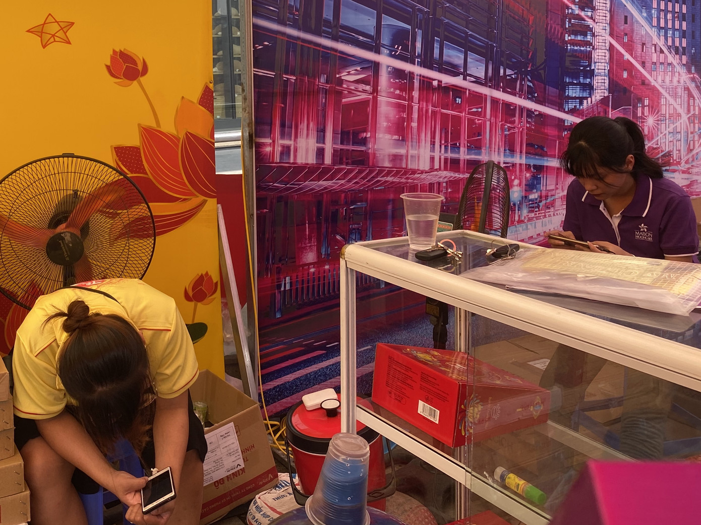 10 kiot bánh Trung thu 'chen chân' đoạn phố 100m, chung cảnh đìu hiu ảnh 2