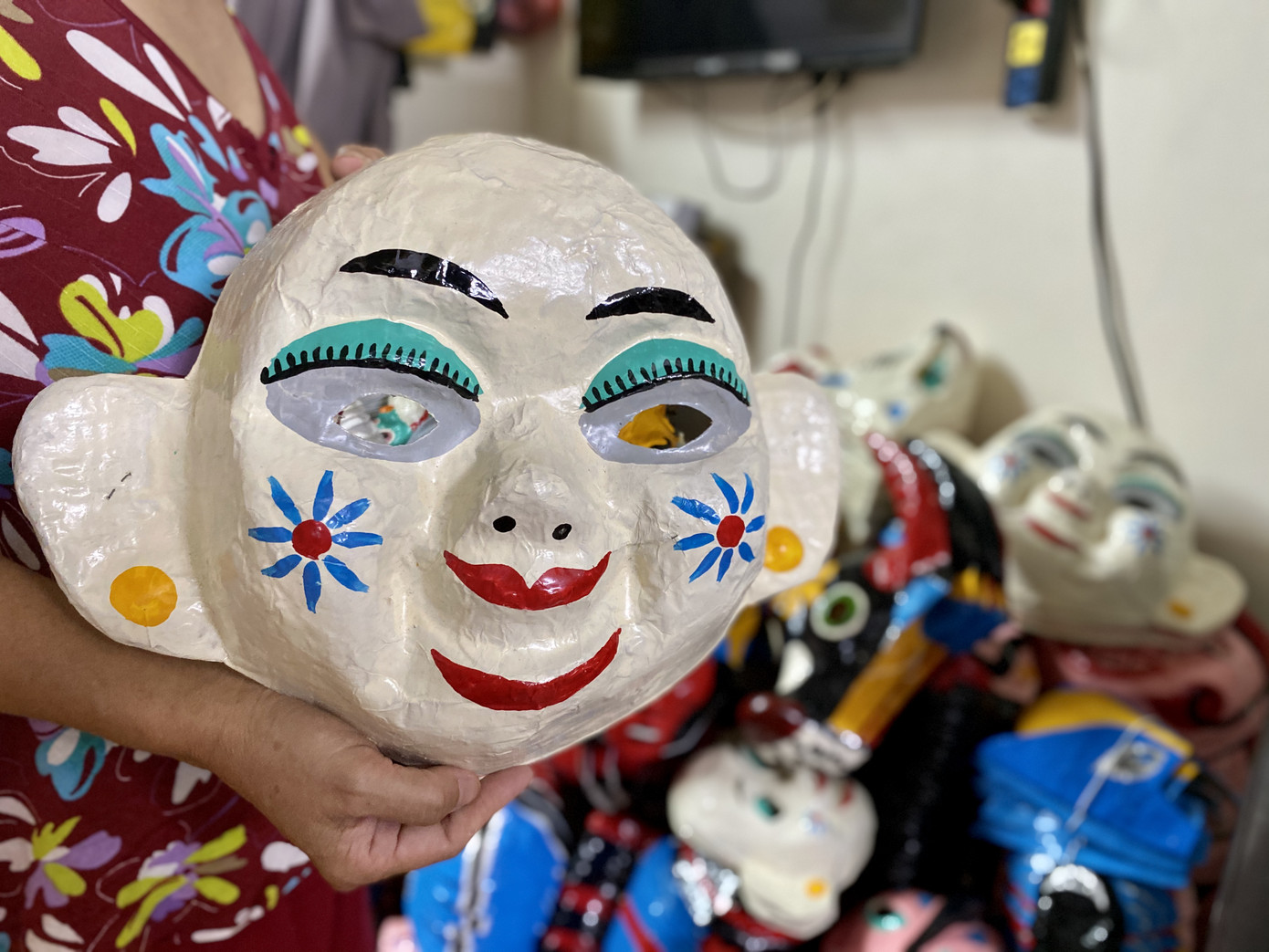 Cặp vợ chồng giữa lòng Thủ đô ngót nghét nửa thập kỷ thổi hồn vào mặt nạ giấy ảnh 3