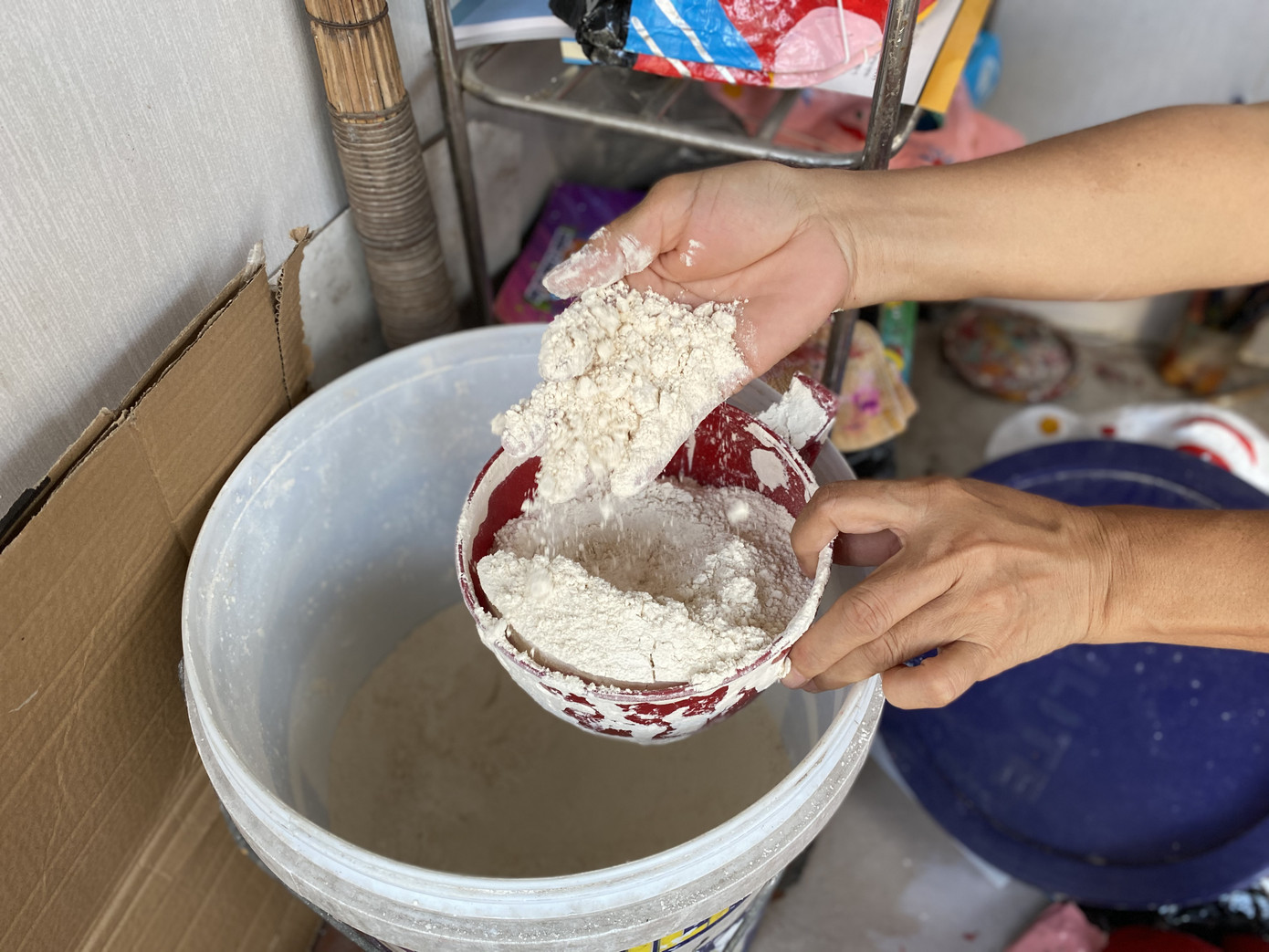 Cặp vợ chồng giữa lòng Thủ đô ngót nghét nửa thập kỷ thổi hồn vào mặt nạ giấy ảnh 2