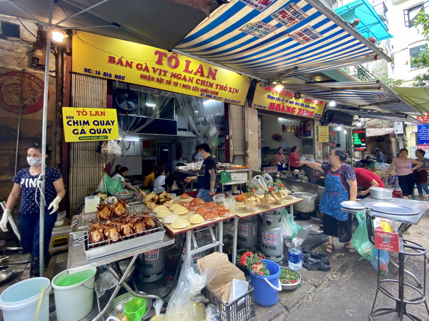 'Đỏ lửa' từ 4 giờ sáng, bán hàng trăm con gà cúng ngày rằm tháng 7 ảnh 2