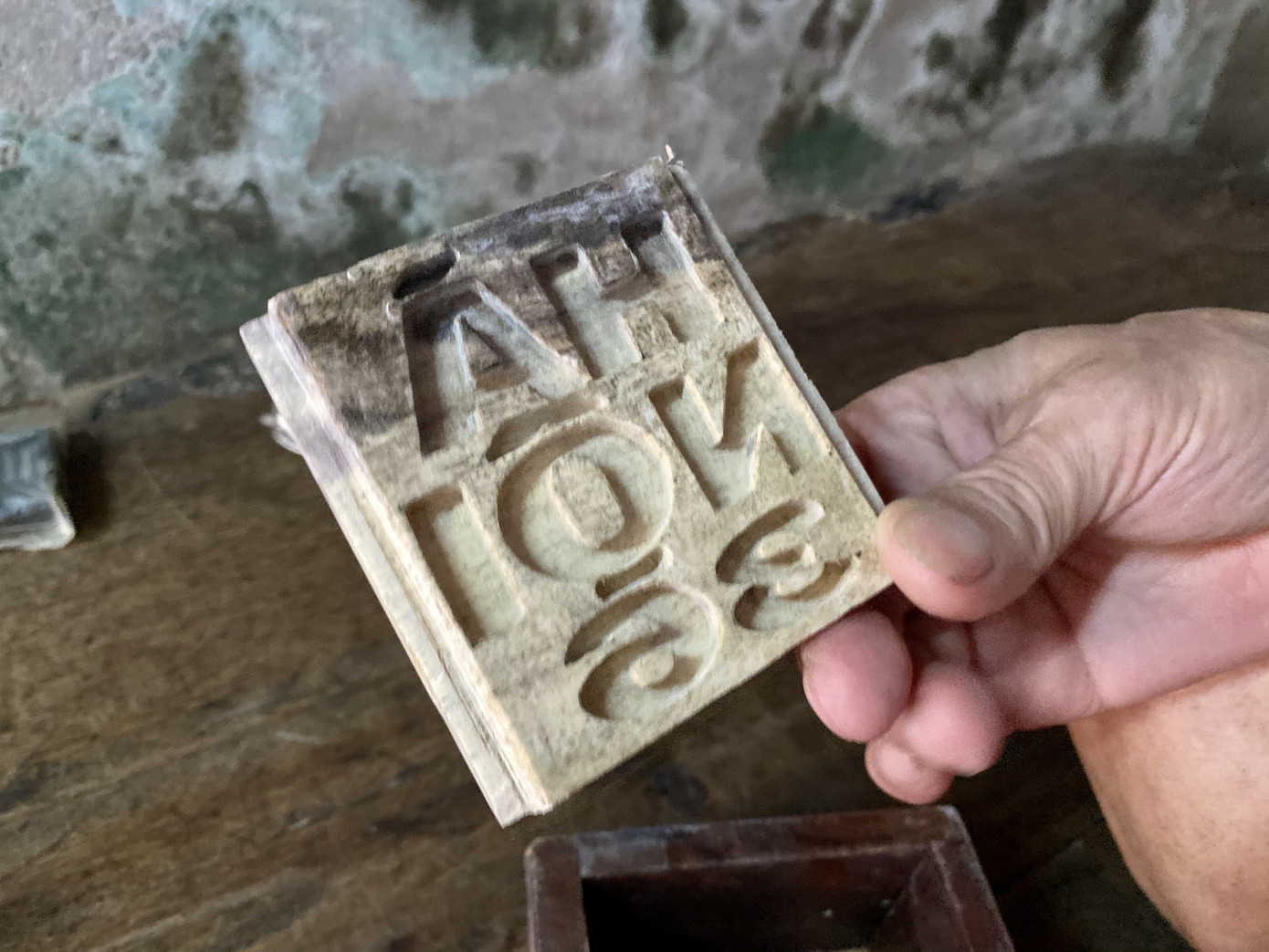 Triết lý ‘ngược đời’ của người thợ Hà thành 40 năm làm khuôn bánh Trung thu ảnh 4