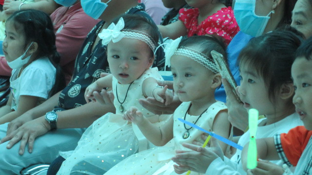 Song sinh Trúc Nhi - Diệu Nhi đón Giáng sinh tại BV Nhi đồng ảnh 4