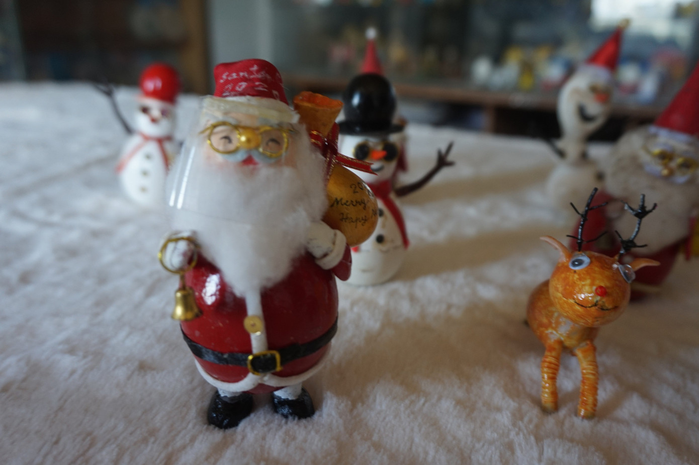 Cụ ông 70 tuổi 'hô biến' vỏ trứng thành ông già Noel độc đáo ảnh 12