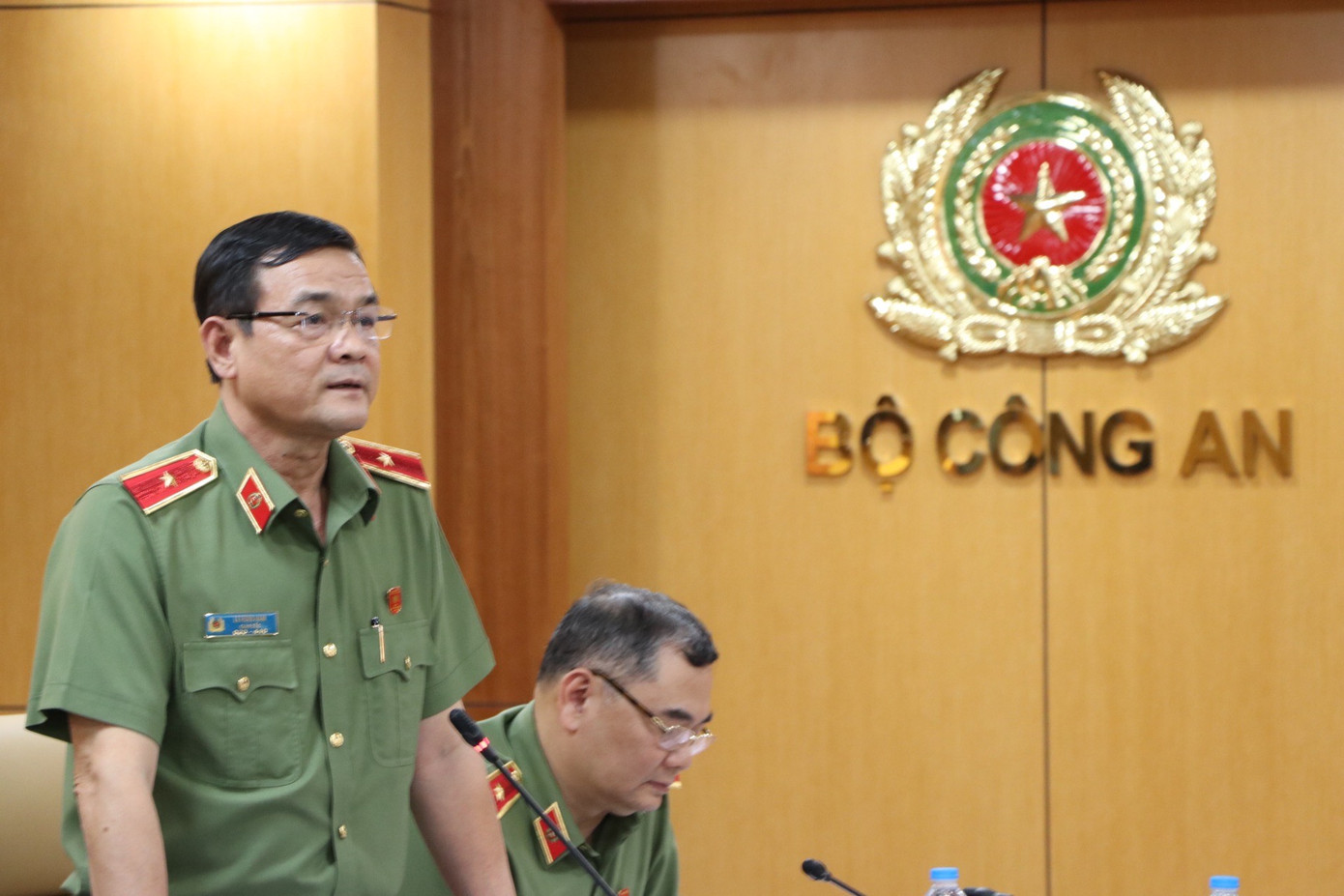 Tạm đình chỉ 25 cán bộ công an liên quan cáo buộc nhận tiền tội phạm ma tuý ảnh 3