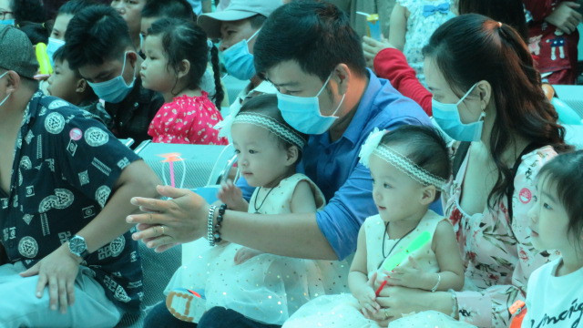 Song sinh Trúc Nhi - Diệu Nhi đón Giáng sinh tại BV Nhi đồng ảnh 5