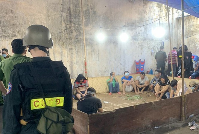 Vụ sòng bạc 'khủng' ở TP.HCM: Điều chuyển, xử lý nhiều cán bộ công an ảnh 2