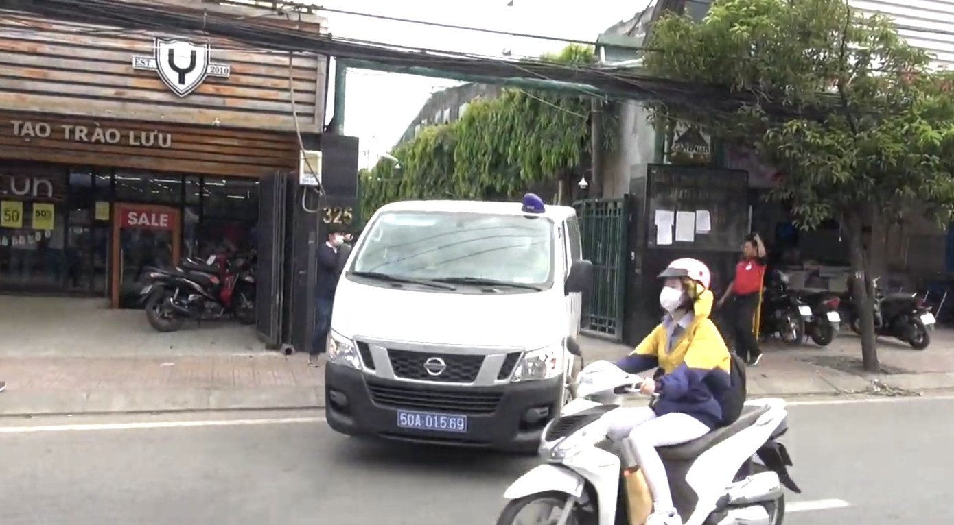 Clip khám xét nơi làm việc của phó tổng giám đốc Cty Tân Thuận và thuộc cấp ảnh 9