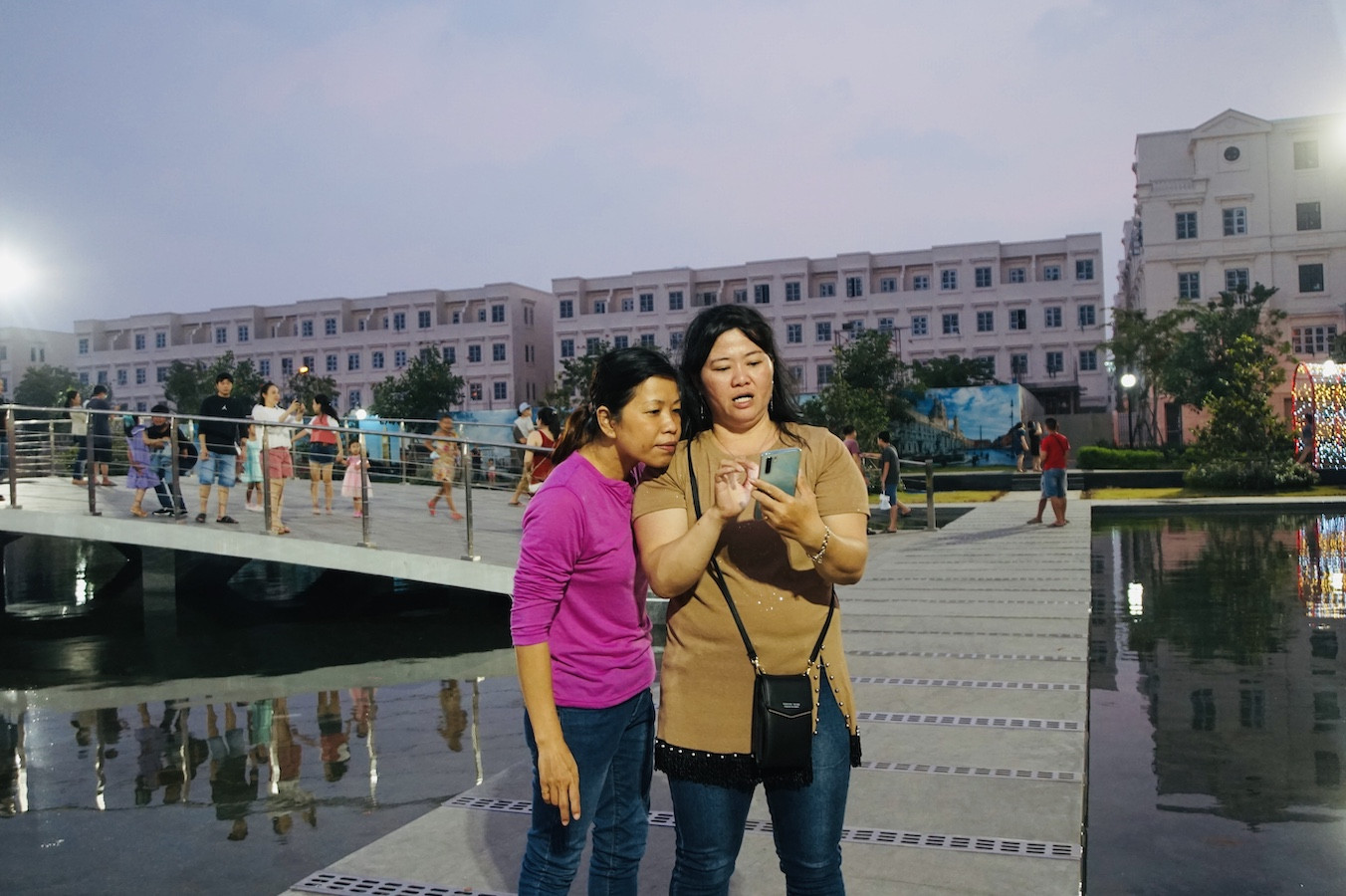 Quảng trường nhạc nước 'khủng' hút người trẻ tại TPHCM ảnh 3