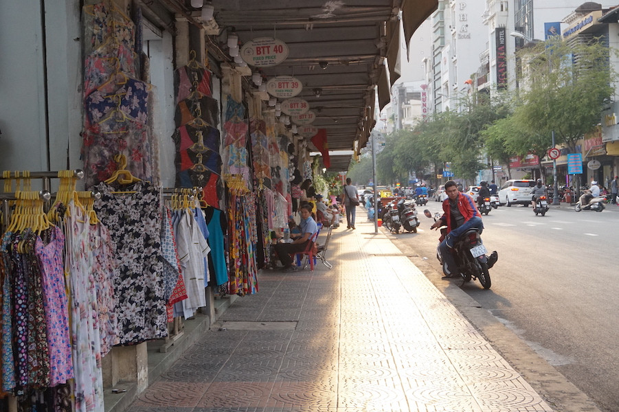 Cuối năm, chợ Bến Thành đìu hiu ngóng khách ảnh 10