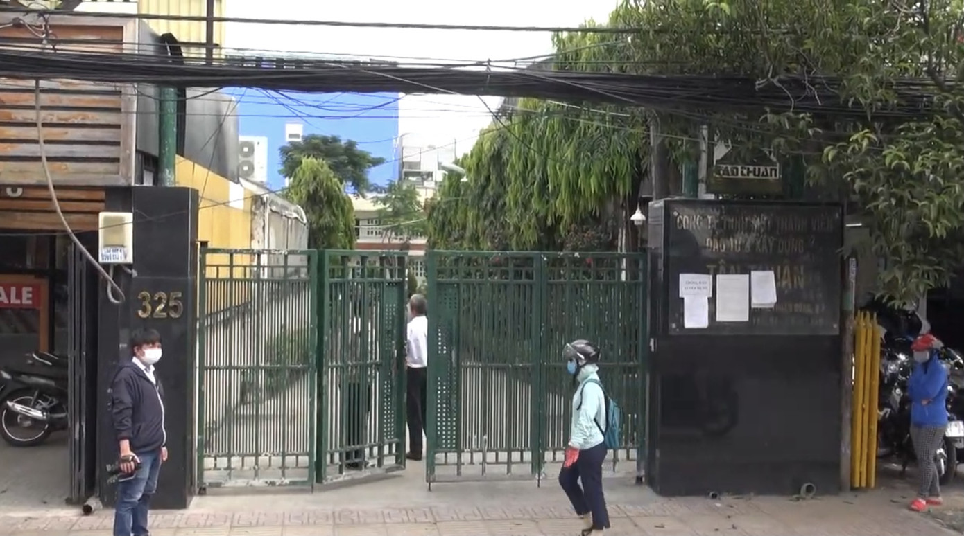 Clip khám xét nơi làm việc của phó tổng giám đốc Cty Tân Thuận và thuộc cấp ảnh 4