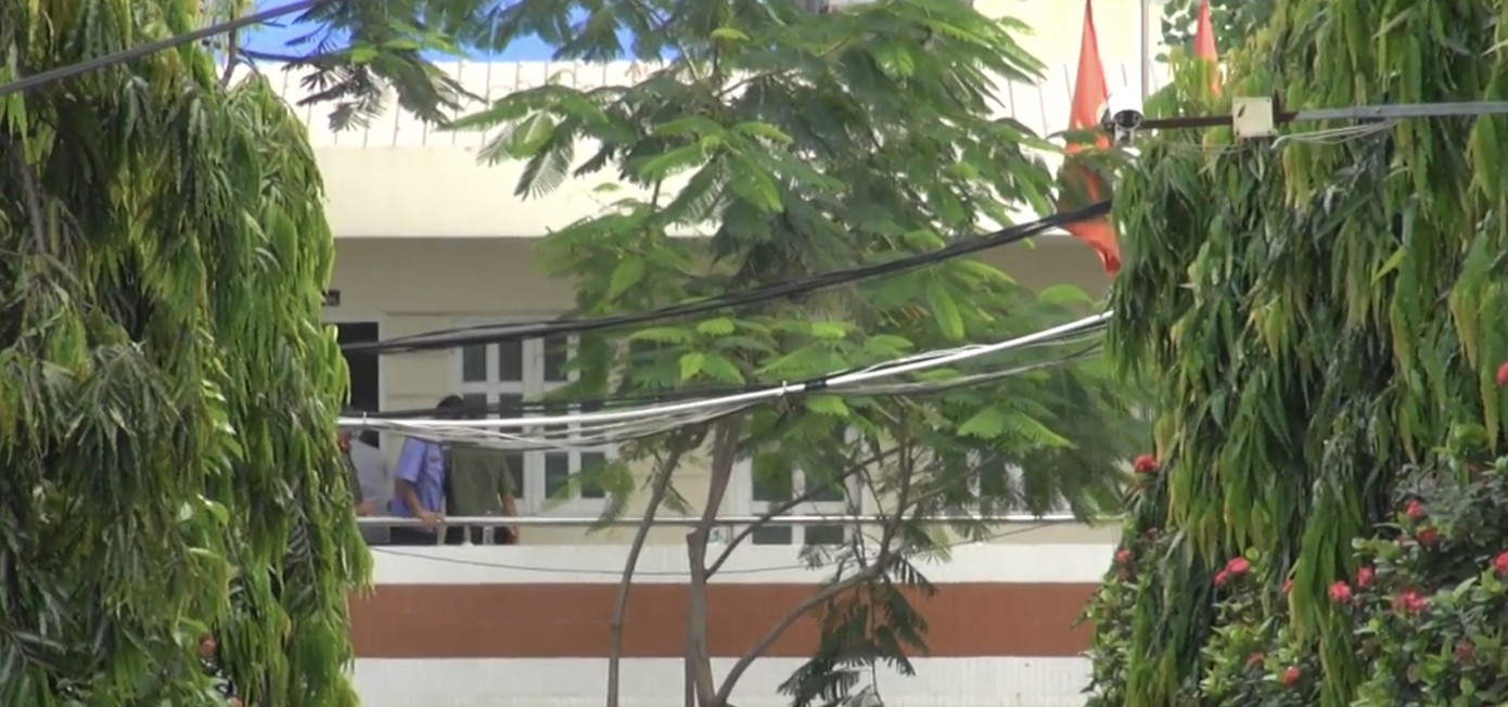 Clip khám xét nơi làm việc của phó tổng giám đốc Cty Tân Thuận và thuộc cấp ảnh 3