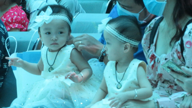 Song sinh Trúc Nhi - Diệu Nhi đón Giáng sinh tại BV Nhi đồng ảnh 7