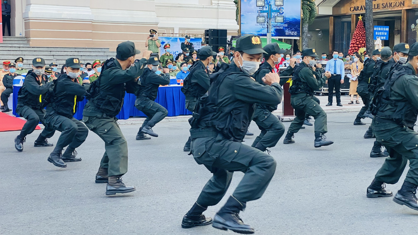 Nhìn gần xe đặc chủng Công an TPHCM trấn áp tội phạm ảnh 10