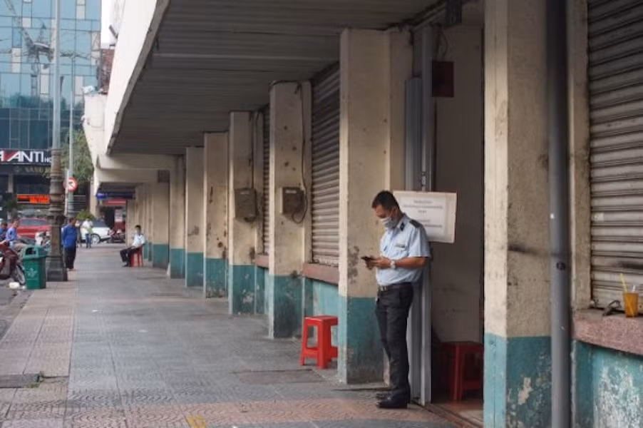 Cuối năm, chợ Bến Thành đìu hiu ngóng khách ảnh 3