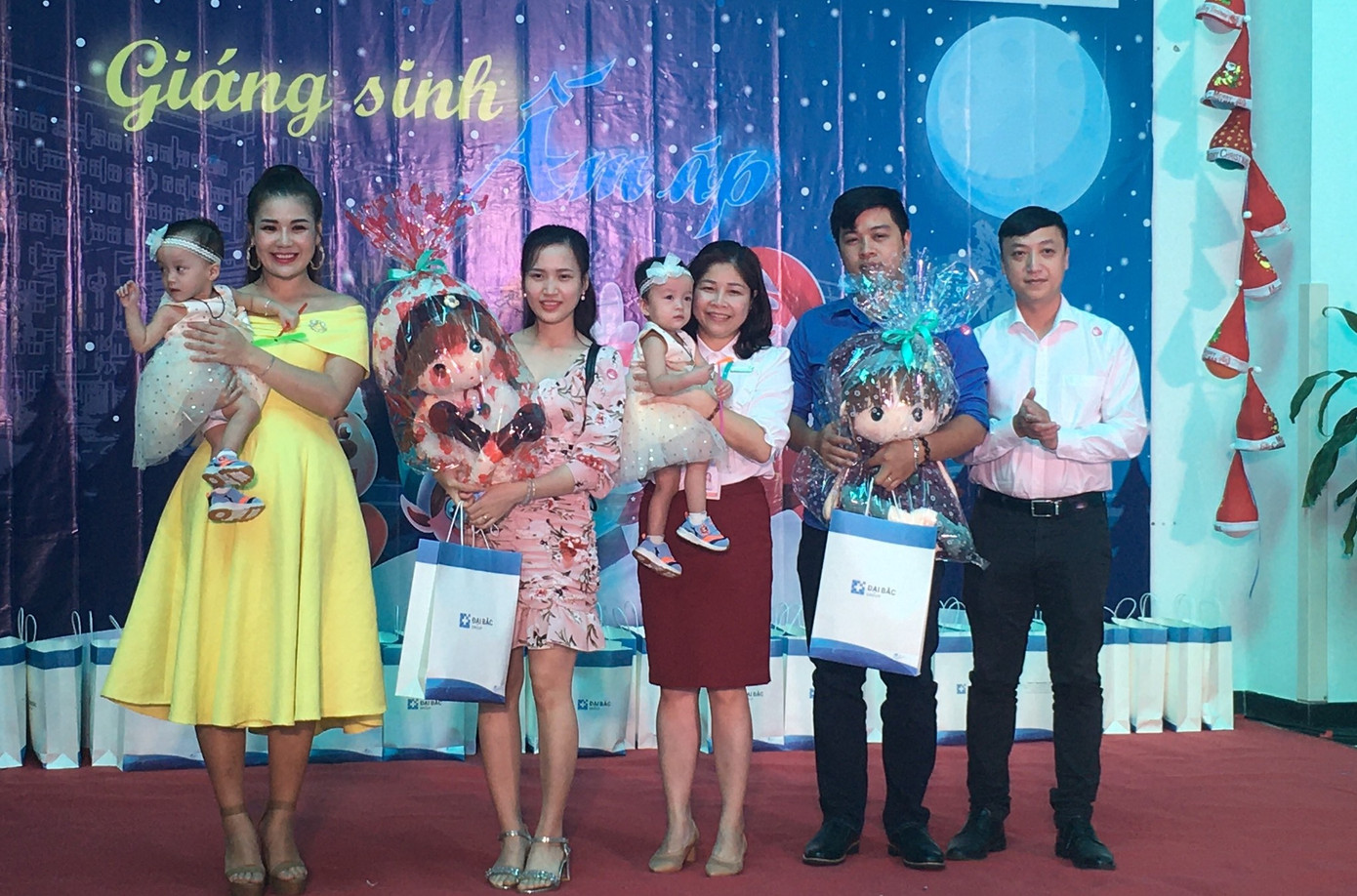 Song sinh Trúc Nhi - Diệu Nhi đón Giáng sinh tại BV Nhi đồng ảnh 1