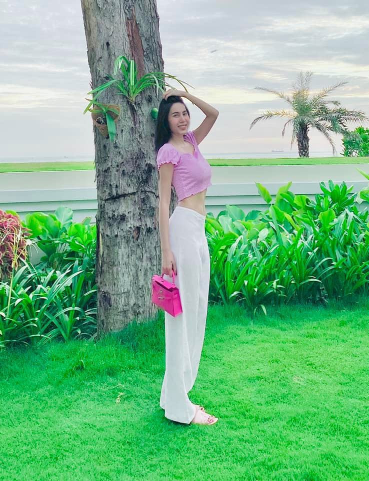 Lệ Quyên khoe chân dài miên man gây ngưỡng mộ ảnh 12