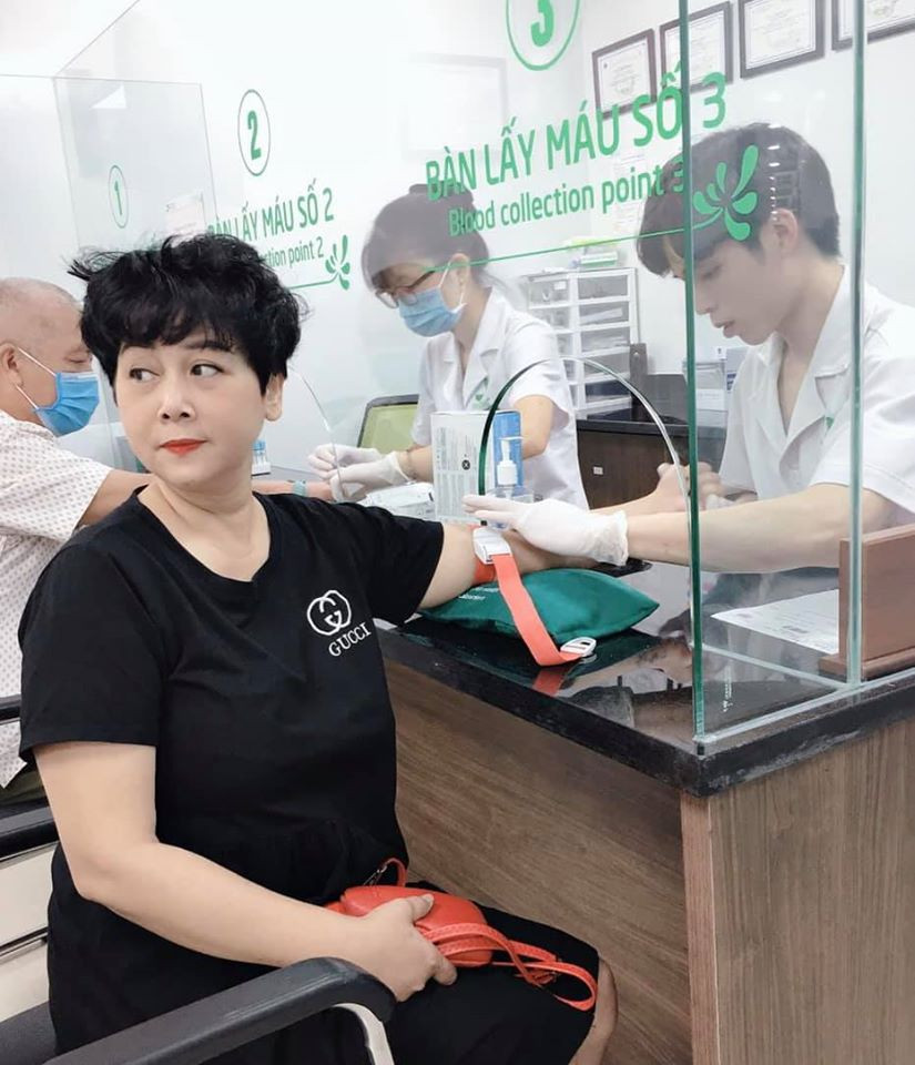 Hình ảnh NSND Minh Hằng ở bệnh viện khiến khán giả lo lắng ảnh 2