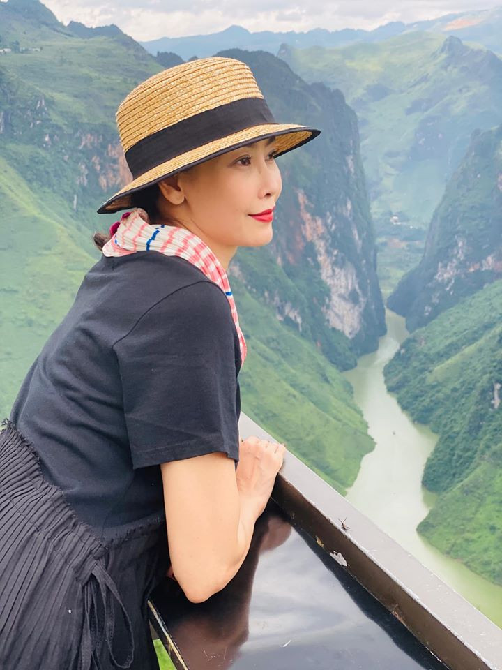 Mẹ bầu Hồ Ngọc Hà chia sẻ khoảnh khắc bikini gợi cảm bên người tình Kim Lý ảnh 7