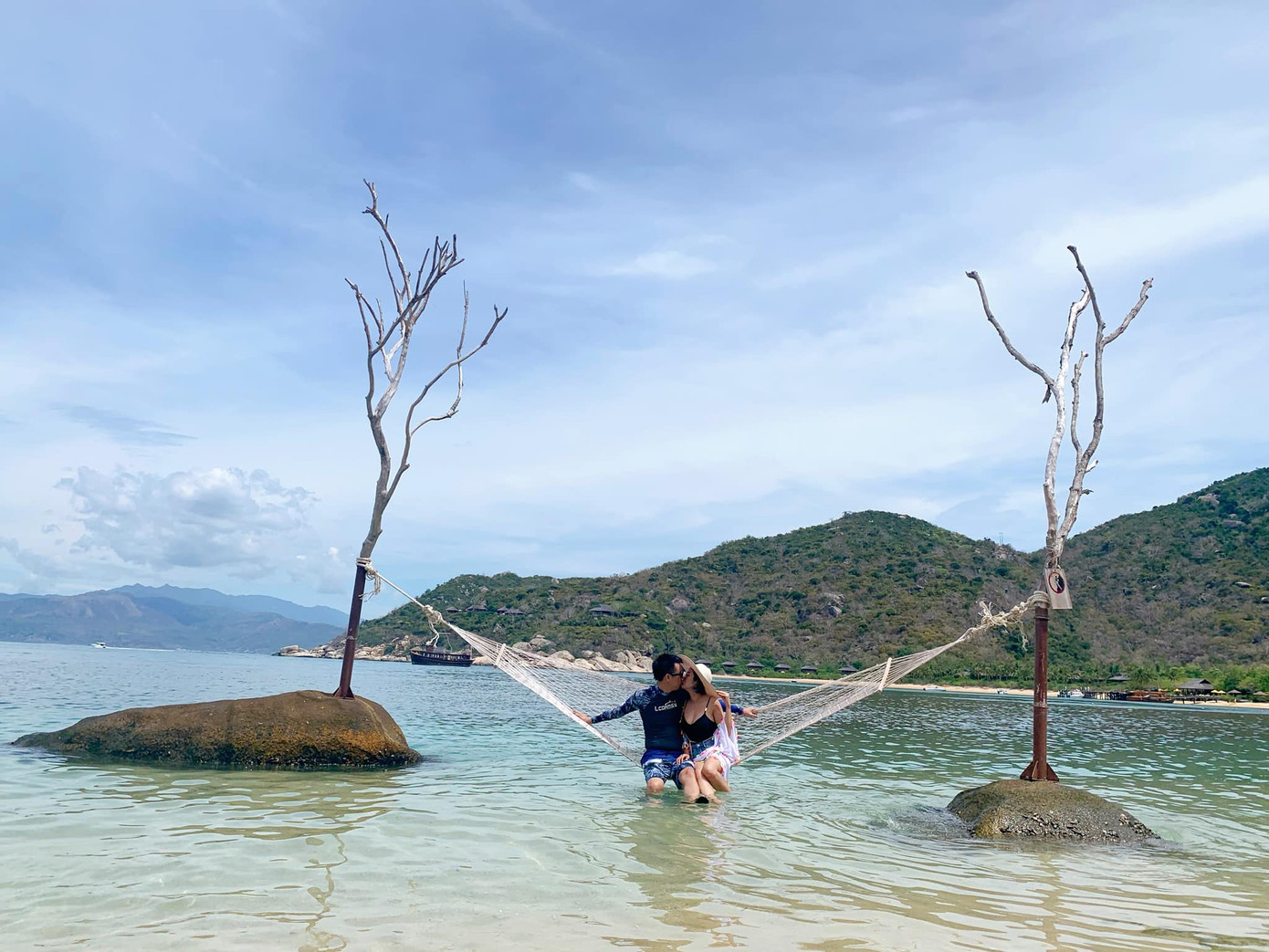 Bất ngờ tung ảnh áo tắm khoe vòng 1 táo bạo, Ốc Thanh Vân gây 'bão' fans ảnh 8