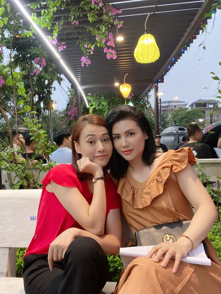 Mẹ bầu Hồ Ngọc Hà chia sẻ khoảnh khắc bikini gợi cảm bên người tình Kim Lý ảnh 10