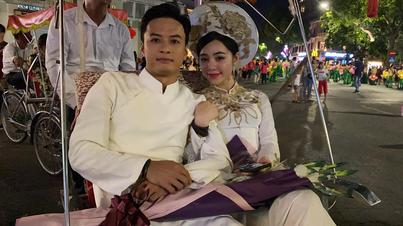 Thanh Hằng xót xa biết fan xăm 'sống' chịu đau 12 tiếng để có ảnh mình trên cơ thể ảnh 6