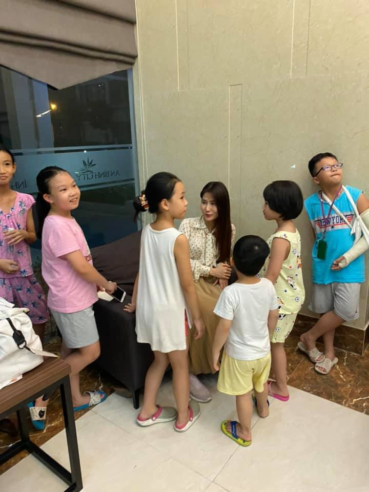 Quách Thu Phương tung ảnh sành điệu, khác hẳn bà mẹ hiền lành ở 'Đừng bắt em phải quên' ảnh 11