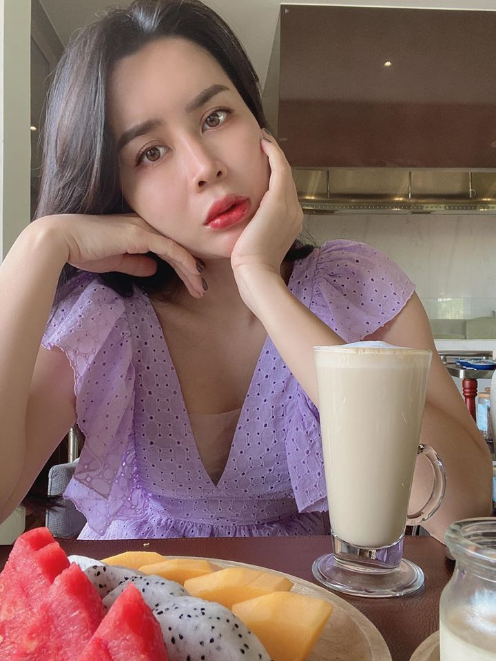 'Bỏng mắt' ngắm Chi Pu thả dáng siêu gợi cảm bên bể bơi ảnh 13