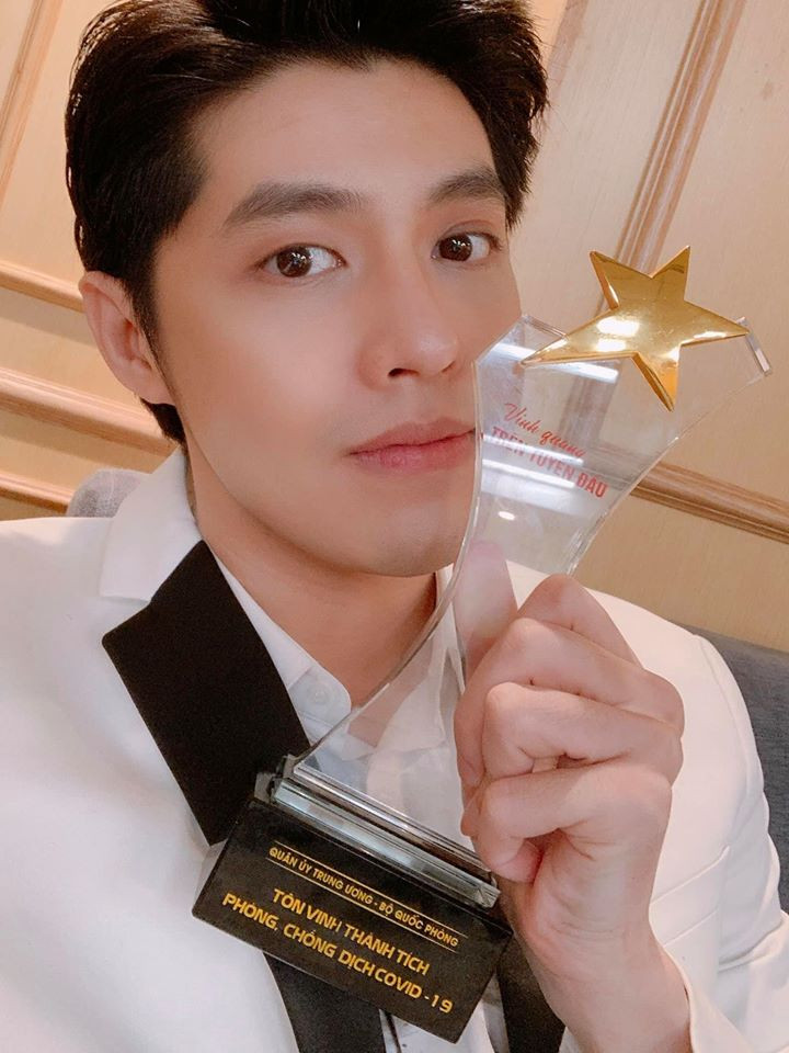 Mẹ bầu Hồ Ngọc Hà chia sẻ khoảnh khắc bikini gợi cảm bên người tình Kim Lý ảnh 6