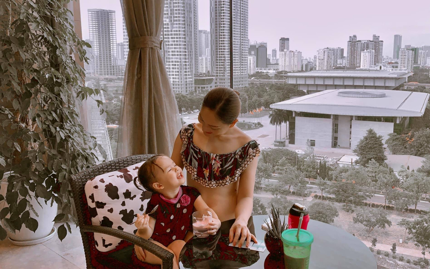 Quách Thu Phương tung ảnh sành điệu, khác hẳn bà mẹ hiền lành ở 'Đừng bắt em phải quên' ảnh 12