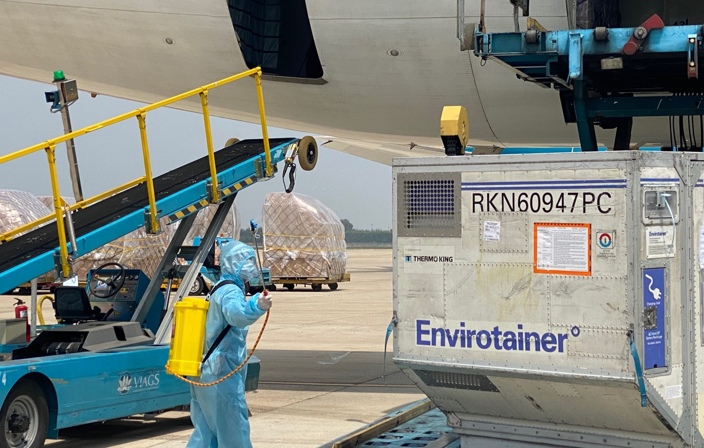 Sẵn sàng tiêm vắc-xin ngừa COVID-19 cho hơn 900 nhân viên y tế ở TPHCM ảnh 1