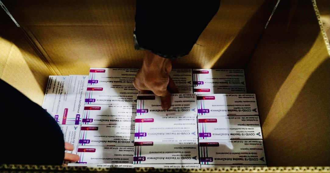 Ai là người tiêm vắc xin COVID-19 đầu tiên tại TPHCM? ảnh 2