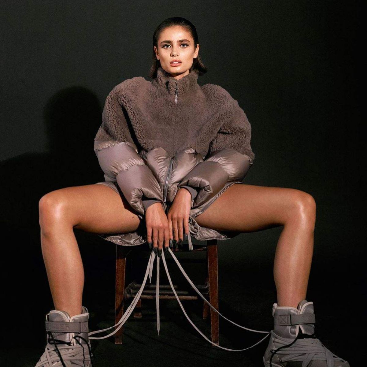 'Thiên thần nội y' Taylor Hill thần thái đẳng cấp siêu mẫu quốc tế, sexy đầy quyền lực ảnh 6