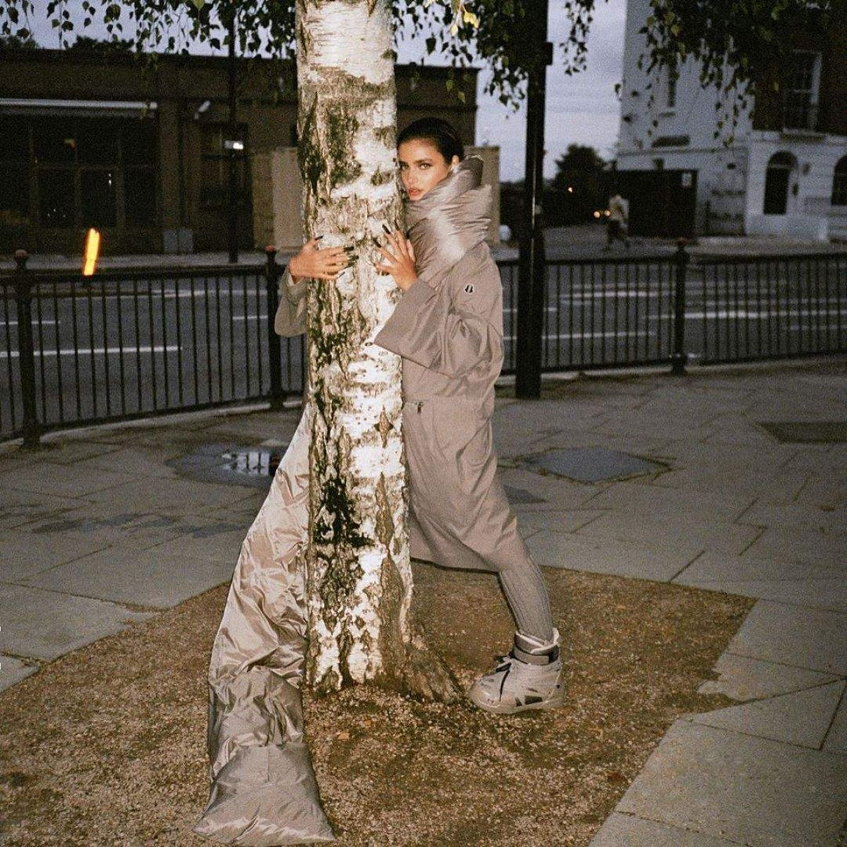 'Thiên thần nội y' Taylor Hill thần thái đẳng cấp siêu mẫu quốc tế, sexy đầy quyền lực ảnh 10