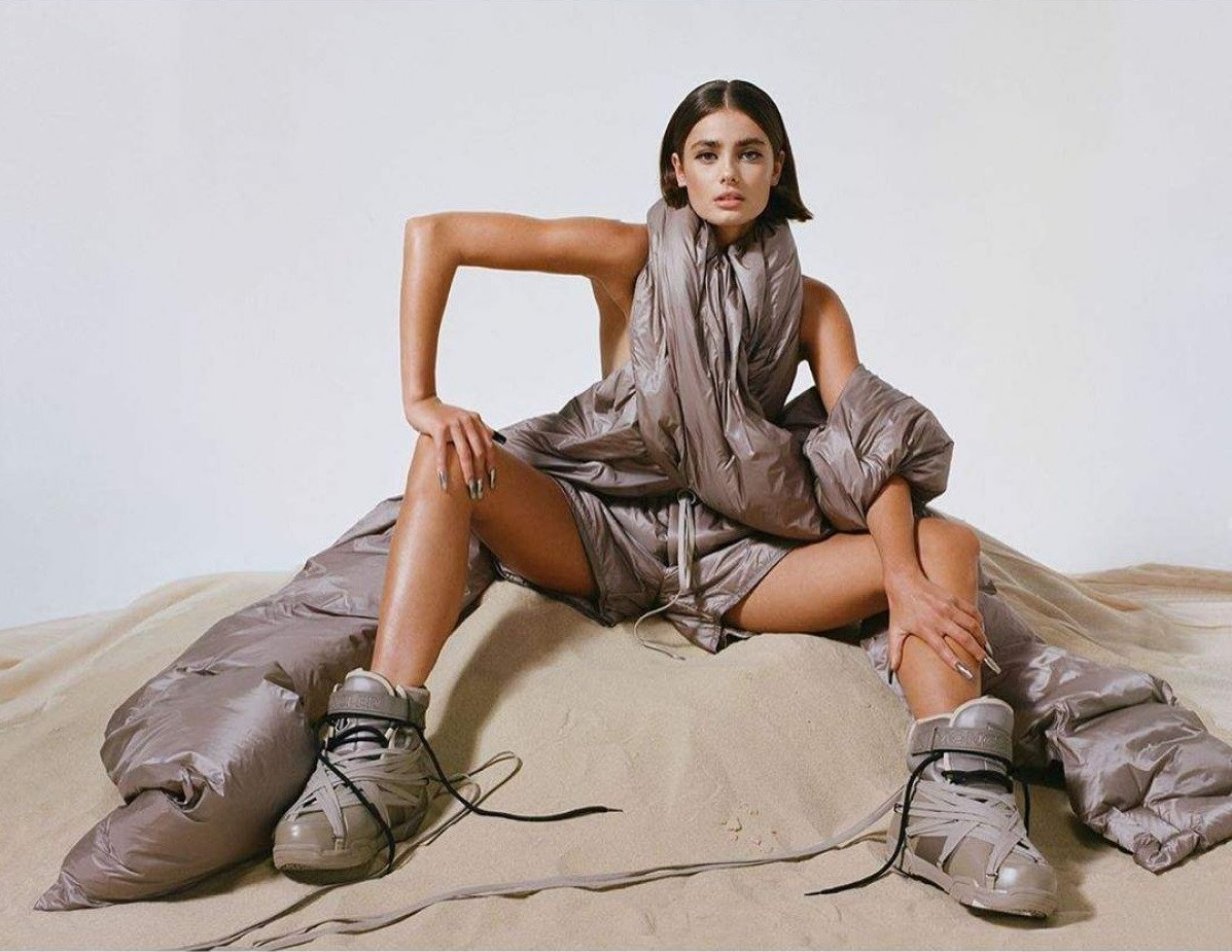 'Thiên thần nội y' Taylor Hill thần thái đẳng cấp siêu mẫu quốc tế, sexy đầy quyền lực ảnh 3