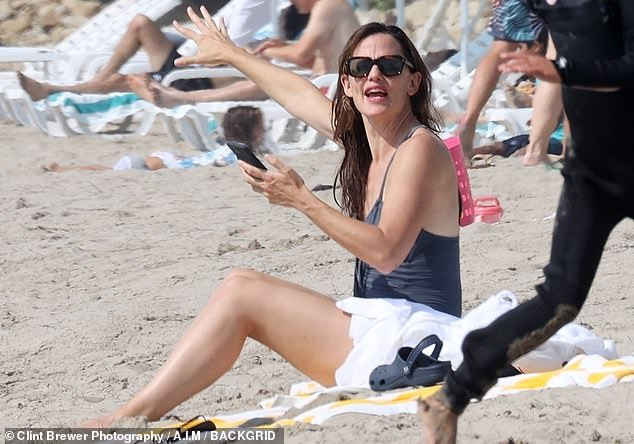 Jennifer Garner diện áo tắm thả dáng cực sexy ở tuổi U50 ảnh 6