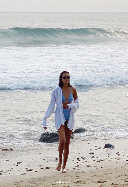 Chân dài 9x Gizele Oliveira mặc áo tắm cúp ngực siêu nóng bỏng ảnh 7