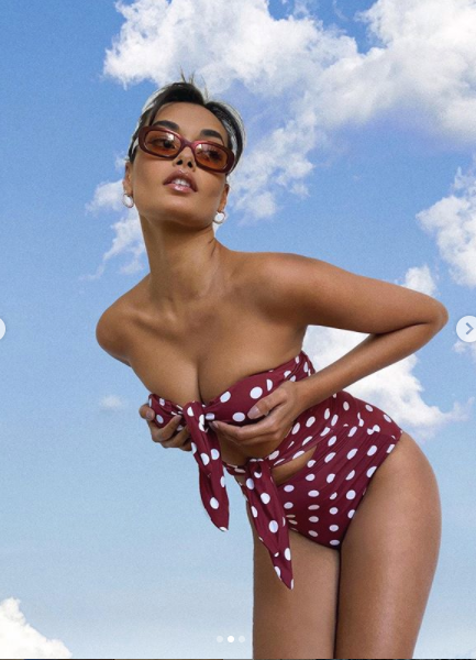 Chân dài 9x Gizele Oliveira mặc áo tắm cúp ngực siêu nóng bỏng ảnh 2